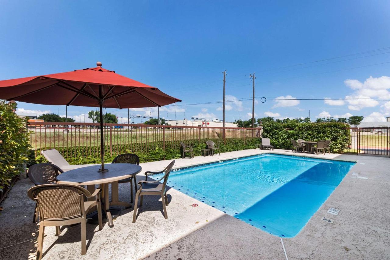 Quality Inn Cedar Park Extérieur photo
